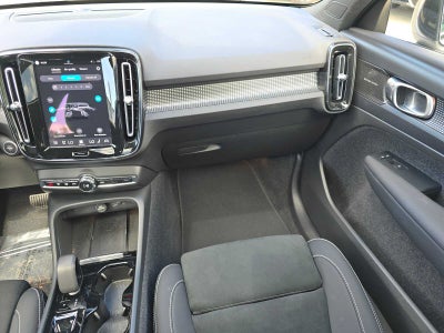 2023 Volvo XC40 Plus Dark Theme