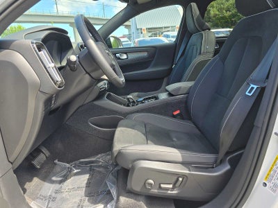 2023 Volvo XC40 Plus Dark Theme