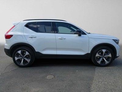 2023 Volvo XC40 Plus Dark Theme