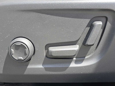 2023 Volvo XC40 Plus Dark Theme