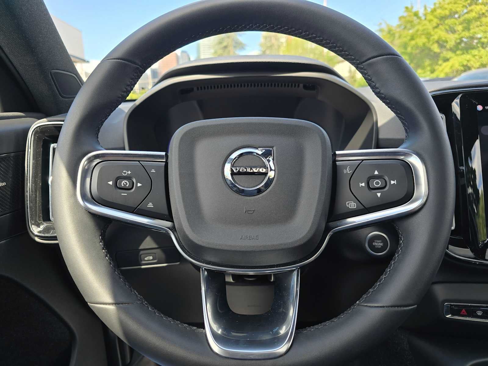 2023 Volvo XC40 Plus Dark Theme