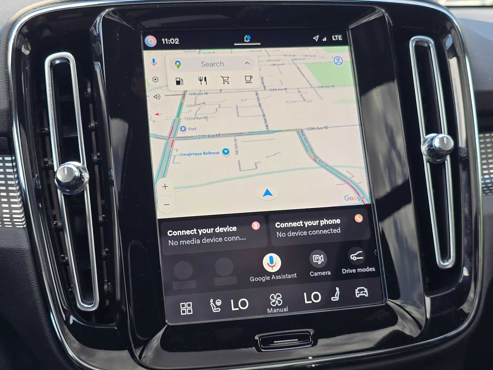2023 Volvo XC40 Plus Dark Theme