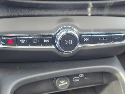 2023 Volvo XC40 Plus Dark Theme