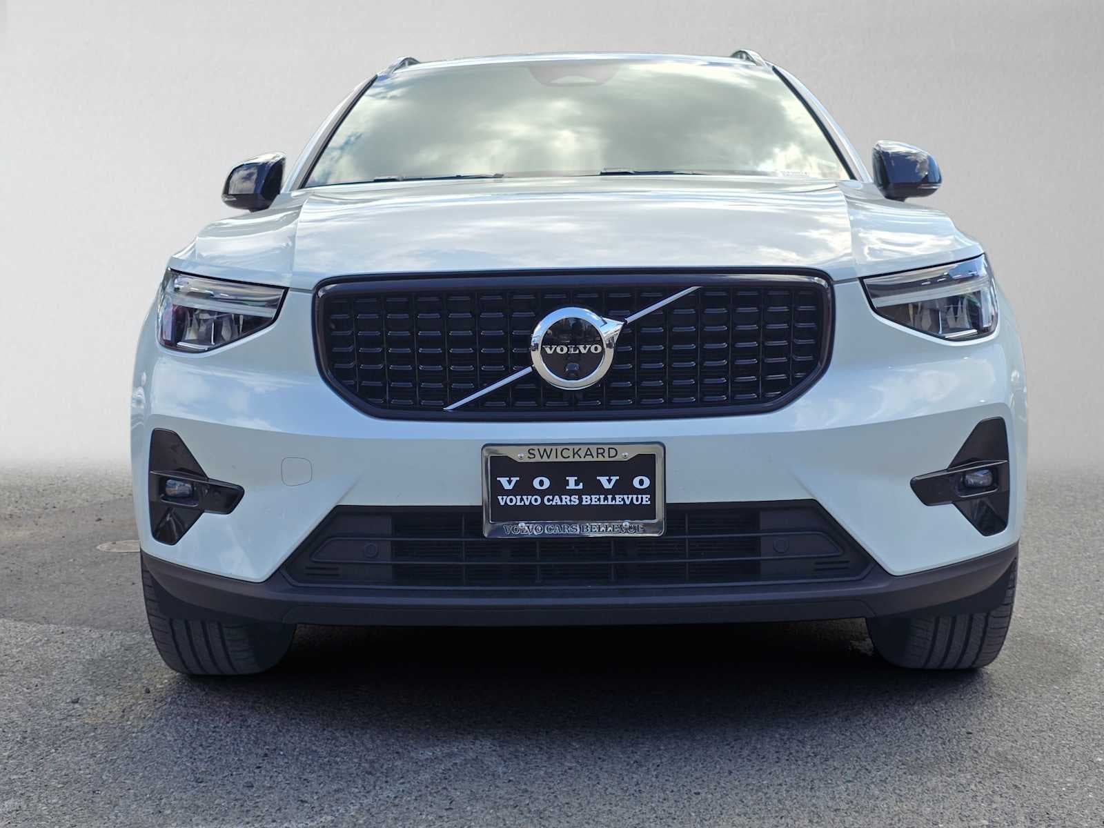2023 Volvo XC40 Plus Dark Theme