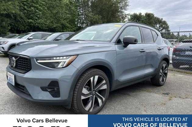 2023 Volvo XC40 Plus Dark Theme