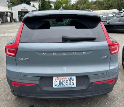 2023 Volvo XC40 Plus Dark Theme