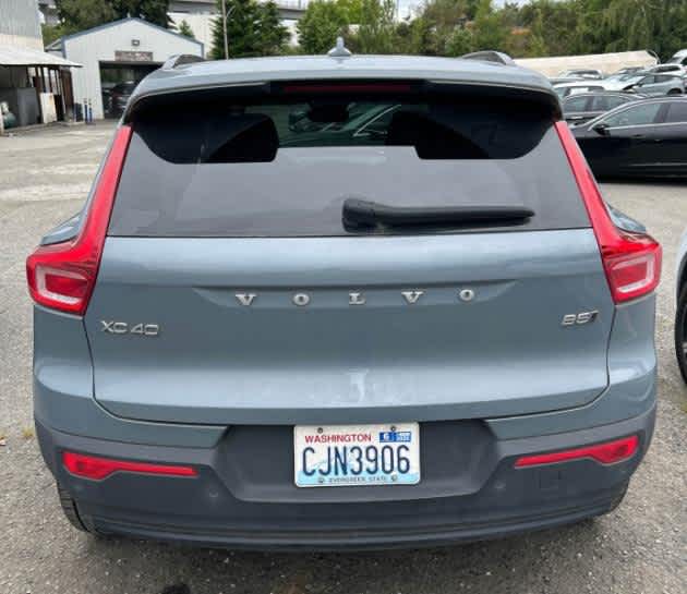 2023 Volvo XC40 Plus Dark Theme