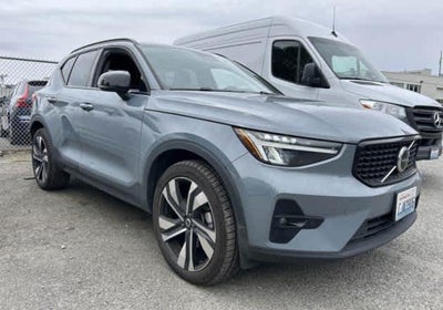 2023 Volvo XC40 Plus Dark Theme