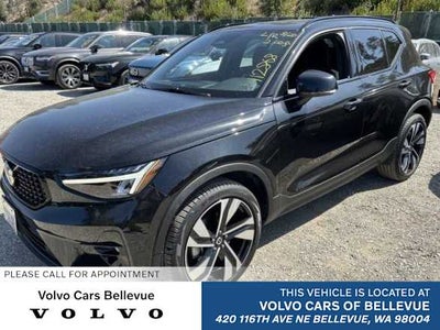 2023 Volvo XC40 Plus Dark Theme