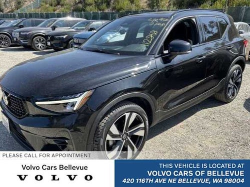 2023 Volvo XC40 Plus Dark Theme
