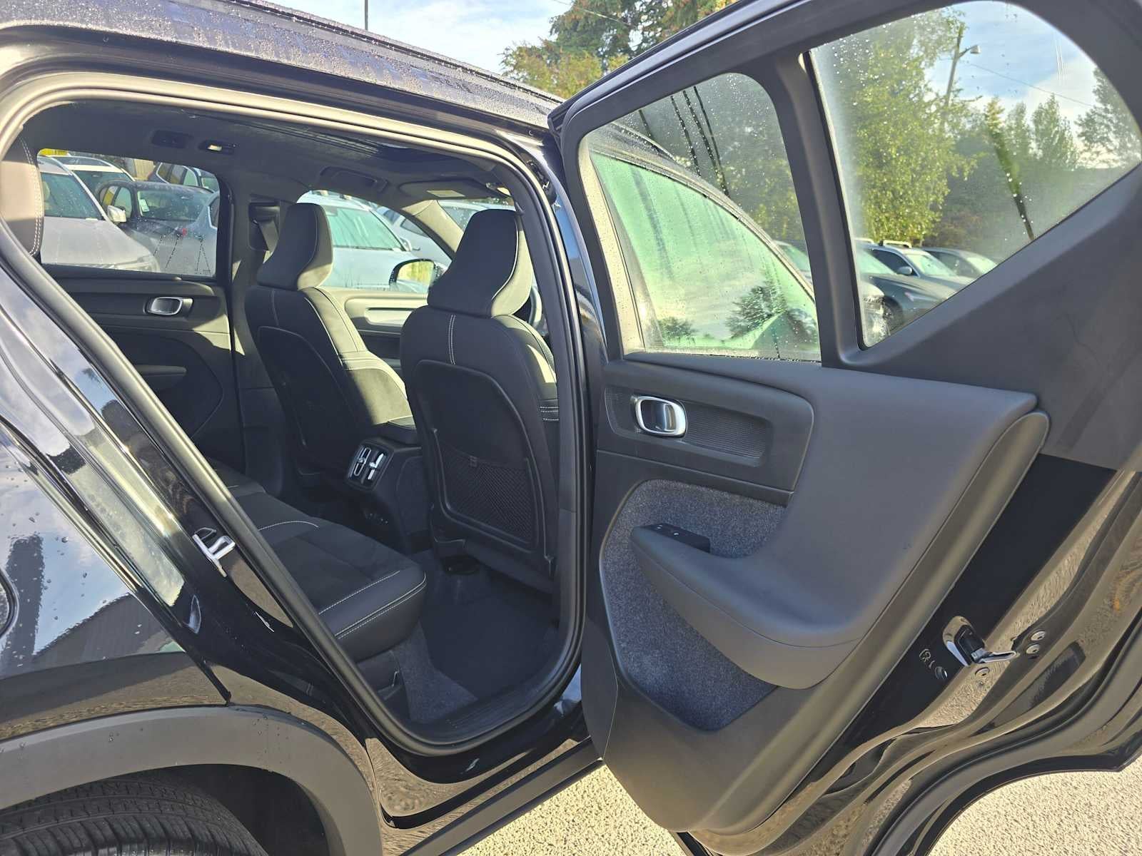 2023 Volvo XC40 Plus Dark Theme