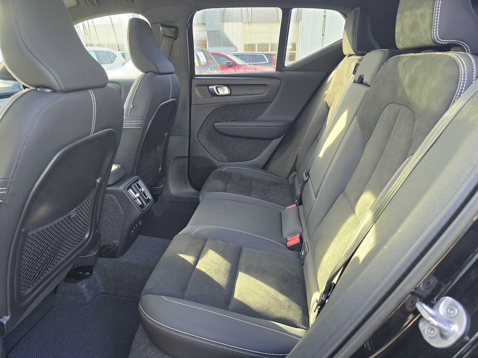 2023 Volvo XC40 Plus Dark Theme