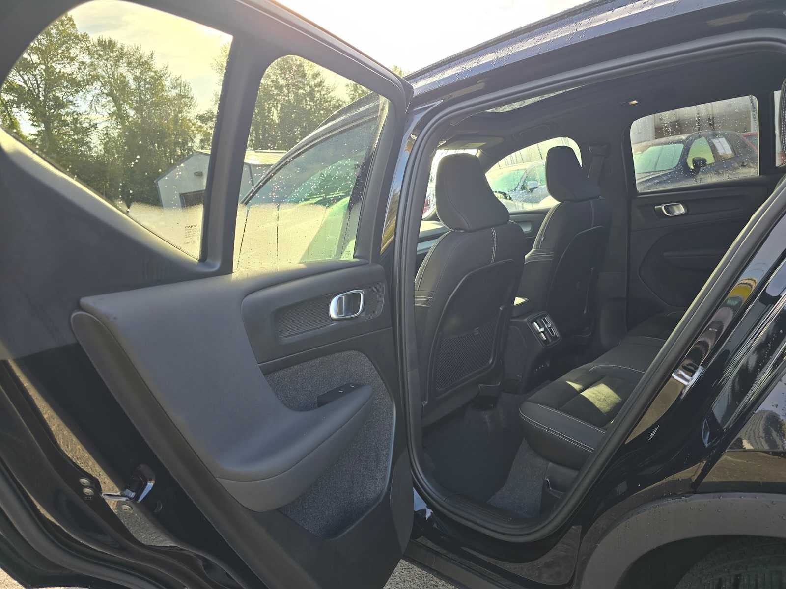2023 Volvo XC40 Plus Dark Theme
