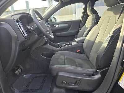 2023 Volvo XC40 Plus Dark Theme