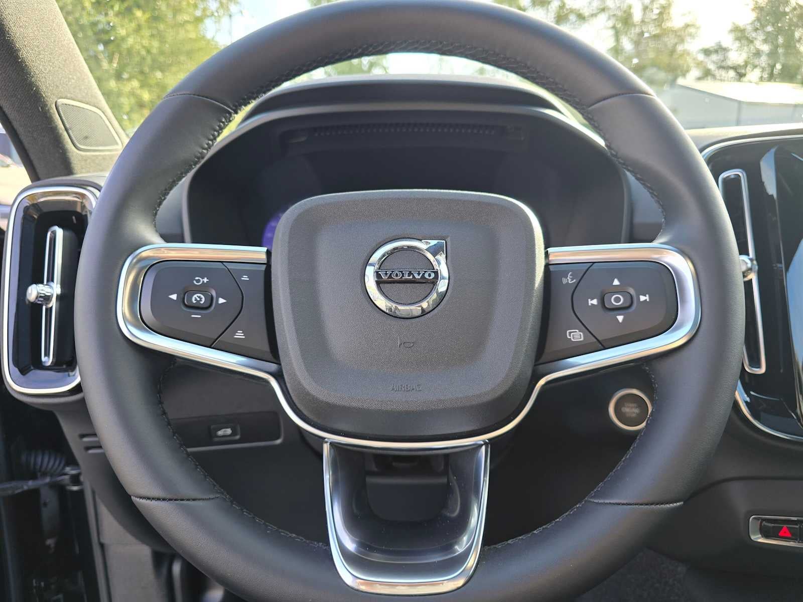 2023 Volvo XC40 Plus Dark Theme