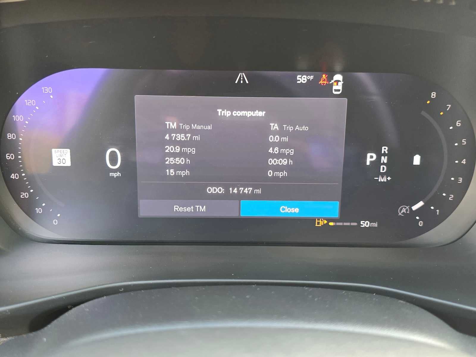 2023 Volvo XC40 Plus Dark Theme