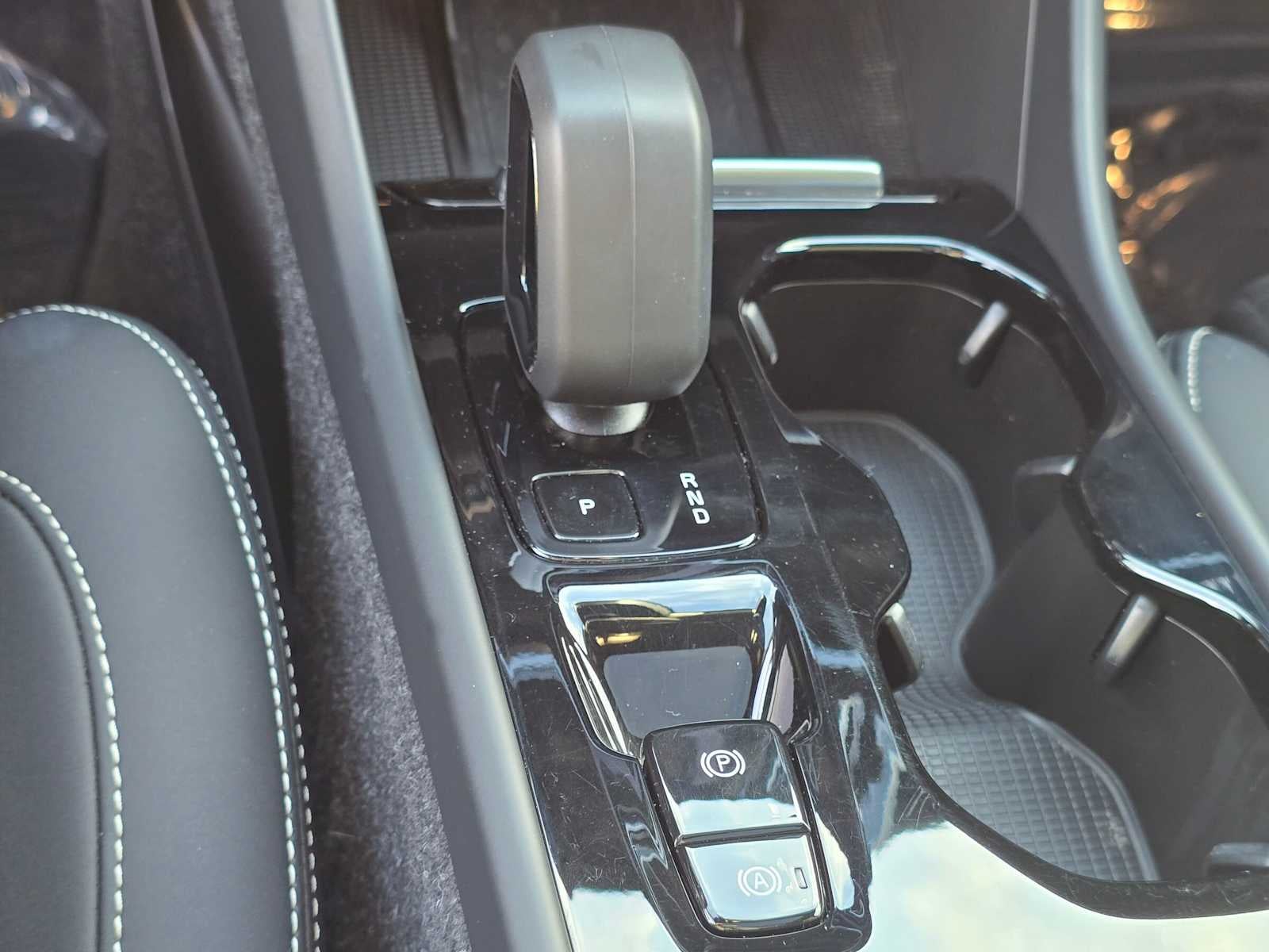 2023 Volvo XC40 Plus Dark Theme