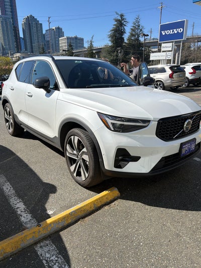 2023 Volvo XC40 Ultimate Dark Theme