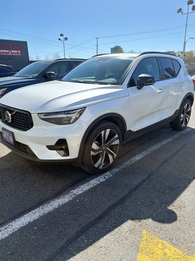 2023 Volvo XC40 Ultimate Dark Theme