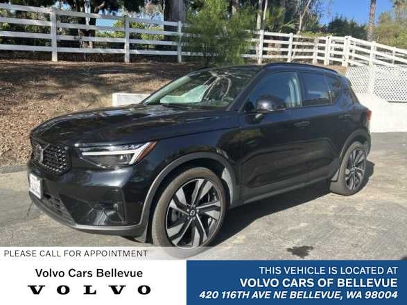 2023 Volvo XC40 Ultimate Dark Theme
