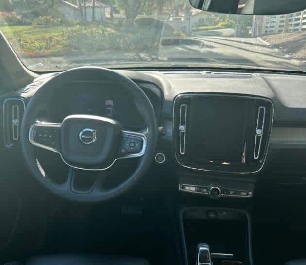2023 Volvo XC40 Ultimate Dark Theme