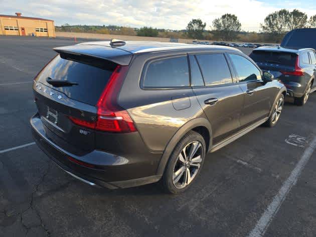 2025 Volvo V60 Cross Country Plus