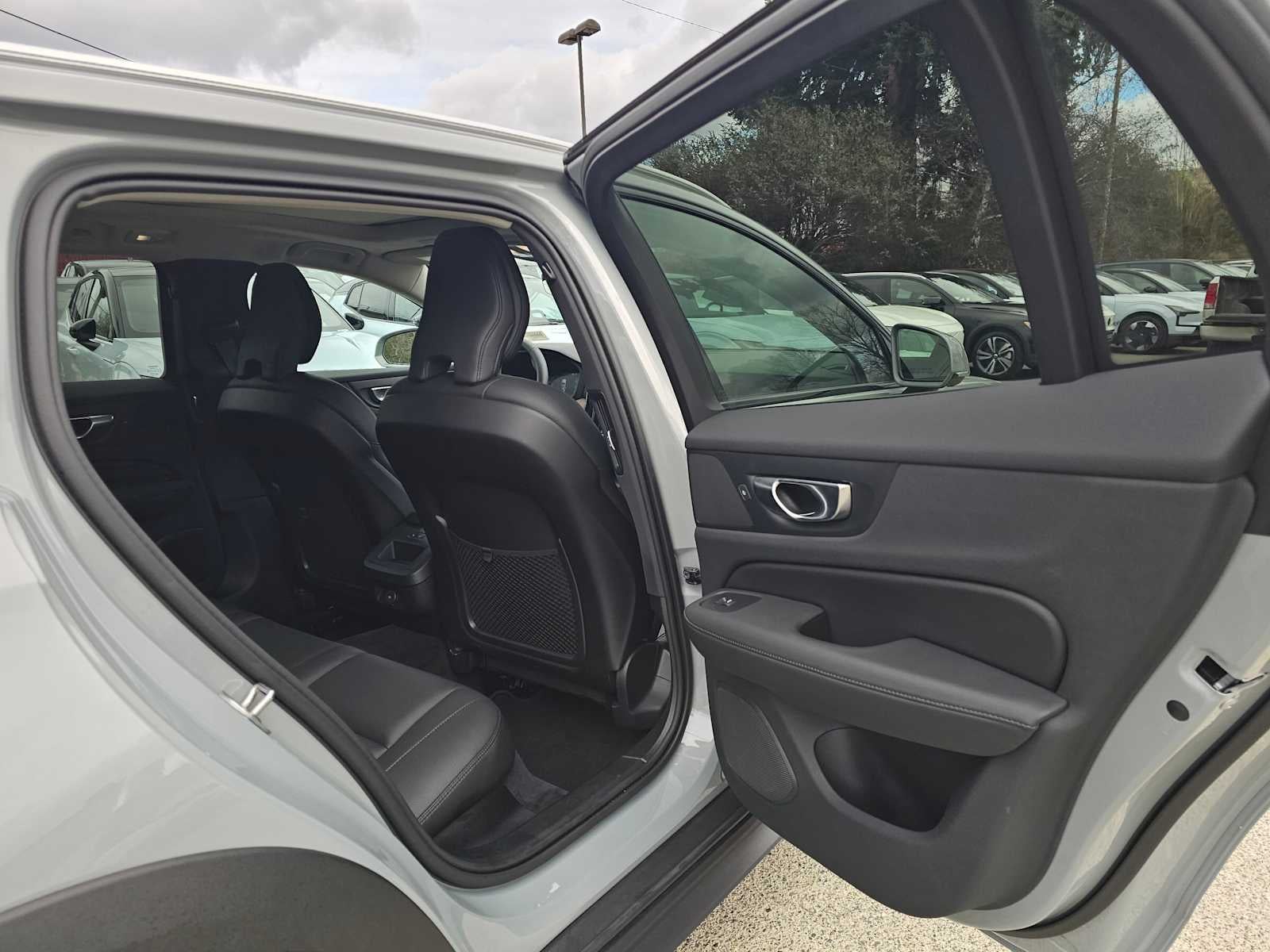 2025 Volvo V60 Cross Country Plus