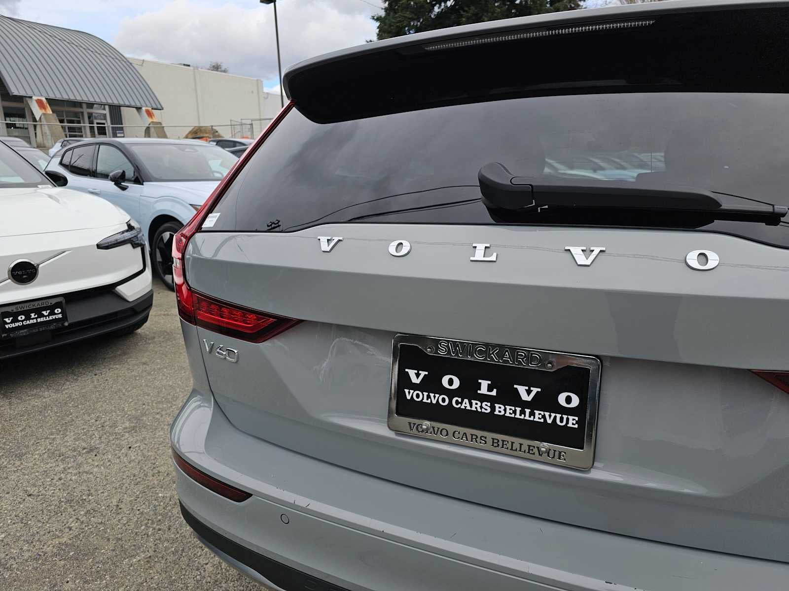 2025 Volvo V60 Cross Country Plus