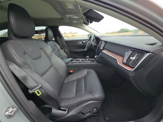2025 Volvo V60 Cross Country Plus