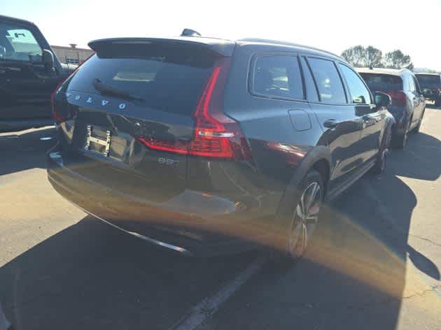 2025 Volvo V60 Cross Country Plus