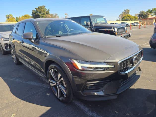 2025 Volvo V60 Cross Country Plus