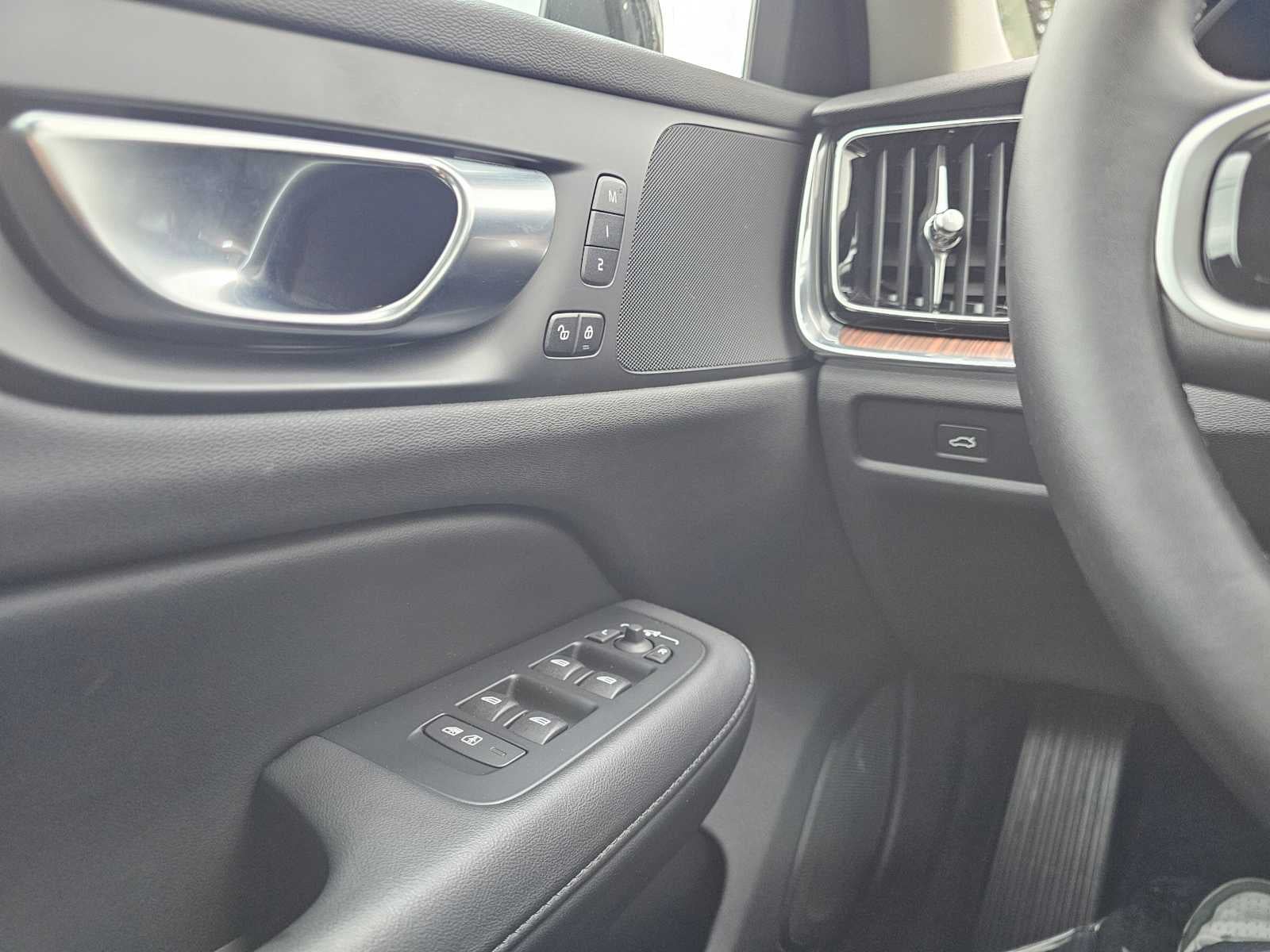 2025 Volvo V60 Cross Country Plus