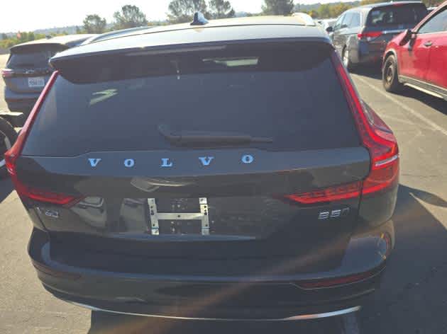 2025 Volvo V60 Cross Country Plus