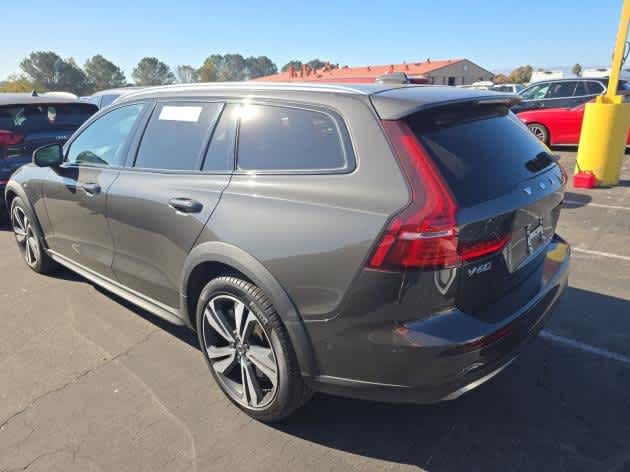 2025 Volvo V60 Cross Country Plus