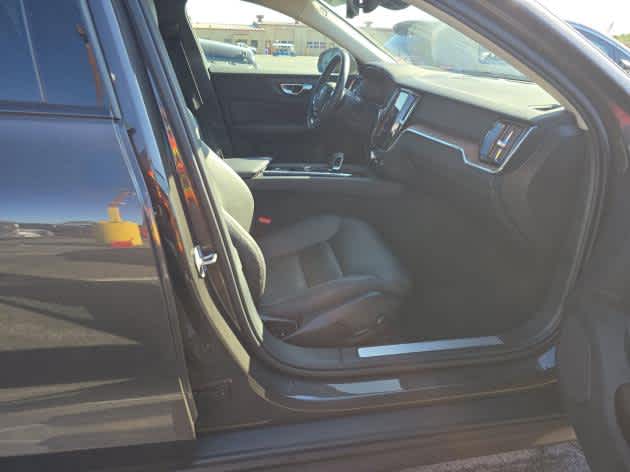 2025 Volvo V60 Cross Country Plus