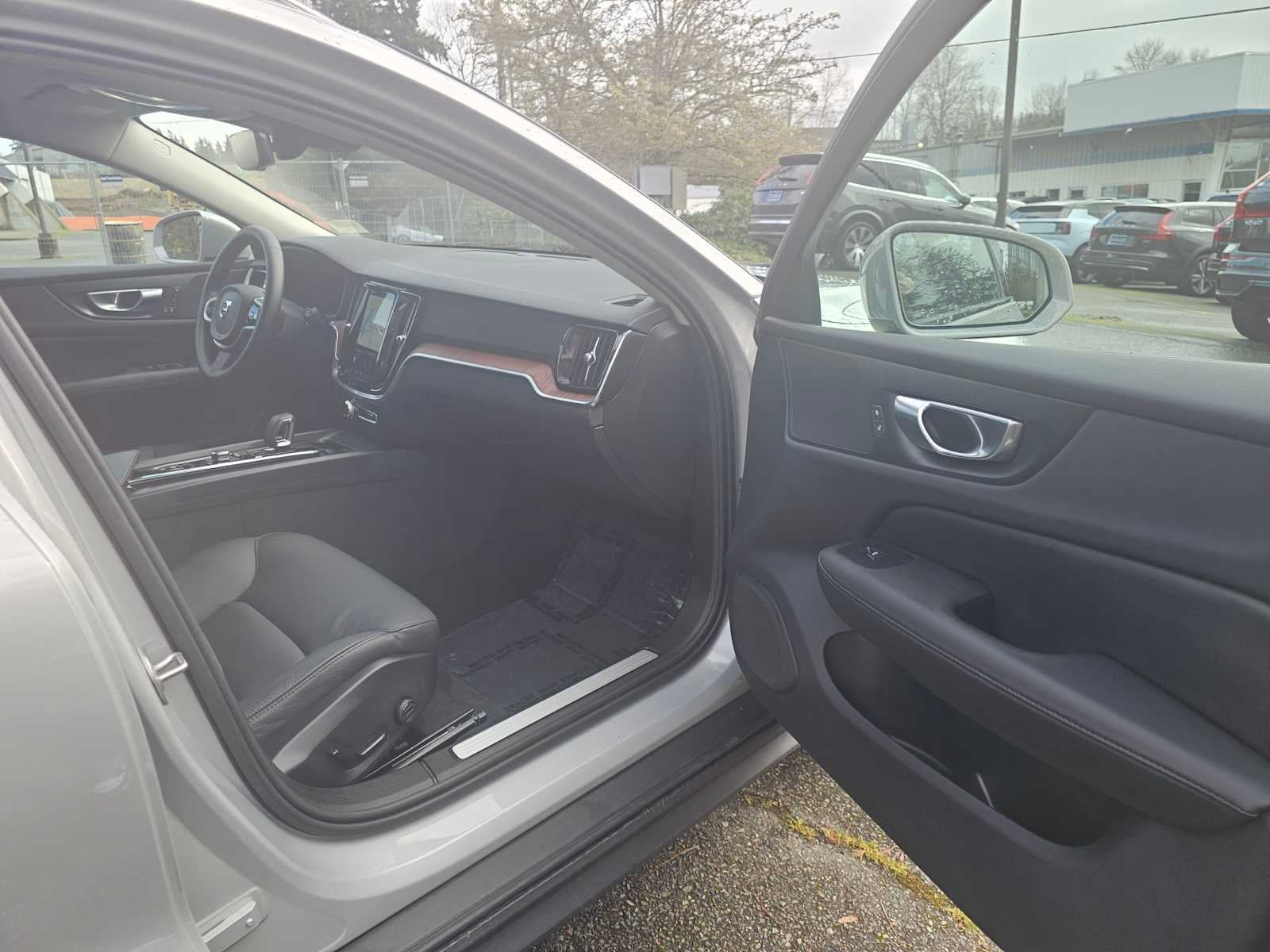 2025 Volvo V60 Cross Country Plus