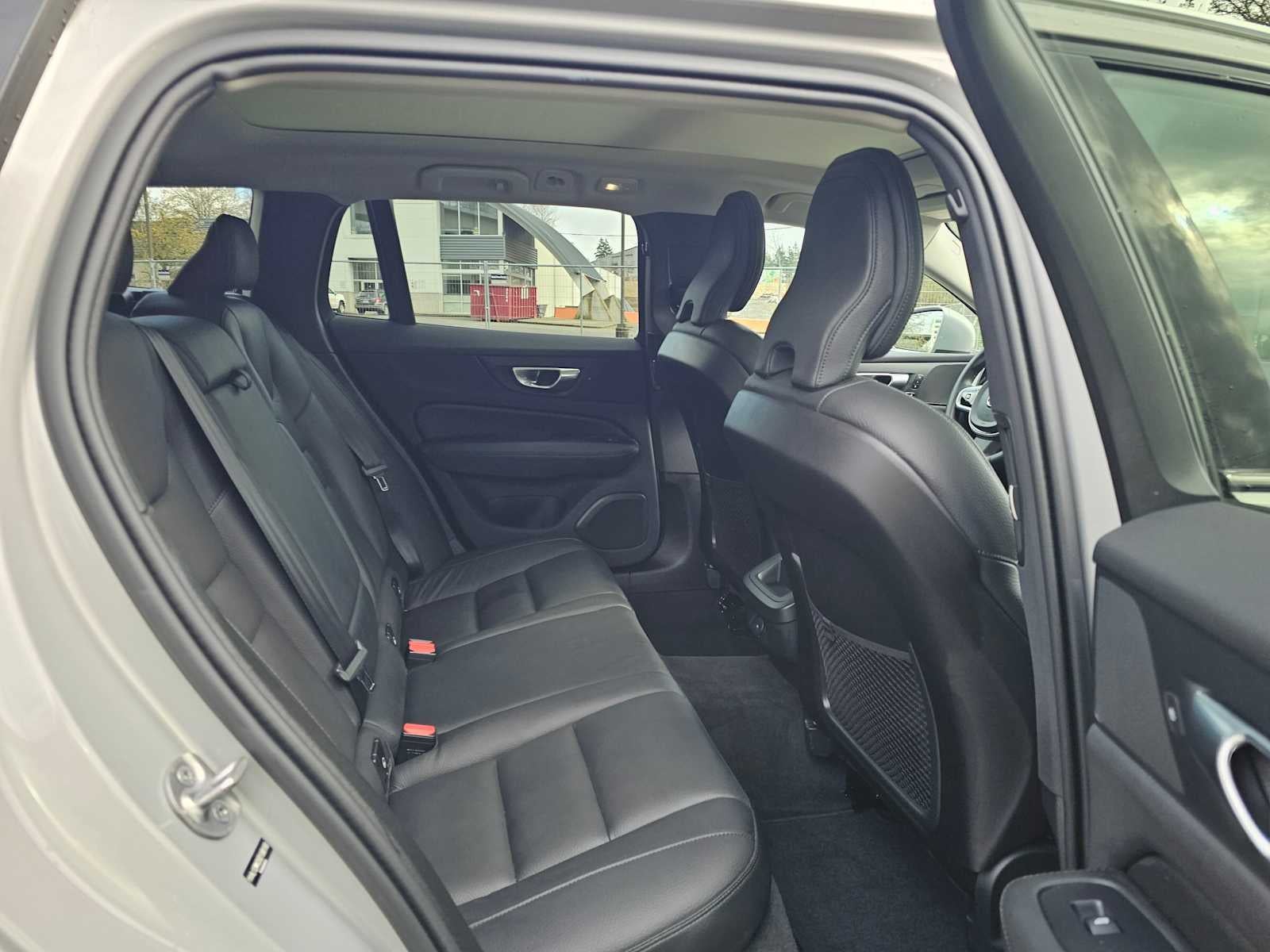 2025 Volvo V60 Cross Country Plus