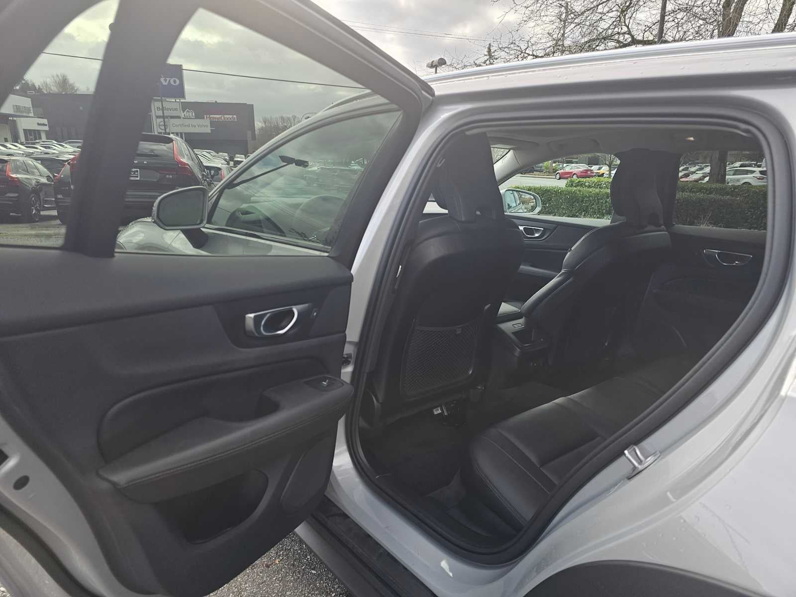 2025 Volvo V60 Cross Country Plus