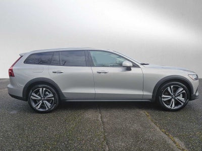 2025 Volvo V60 Cross Country Plus