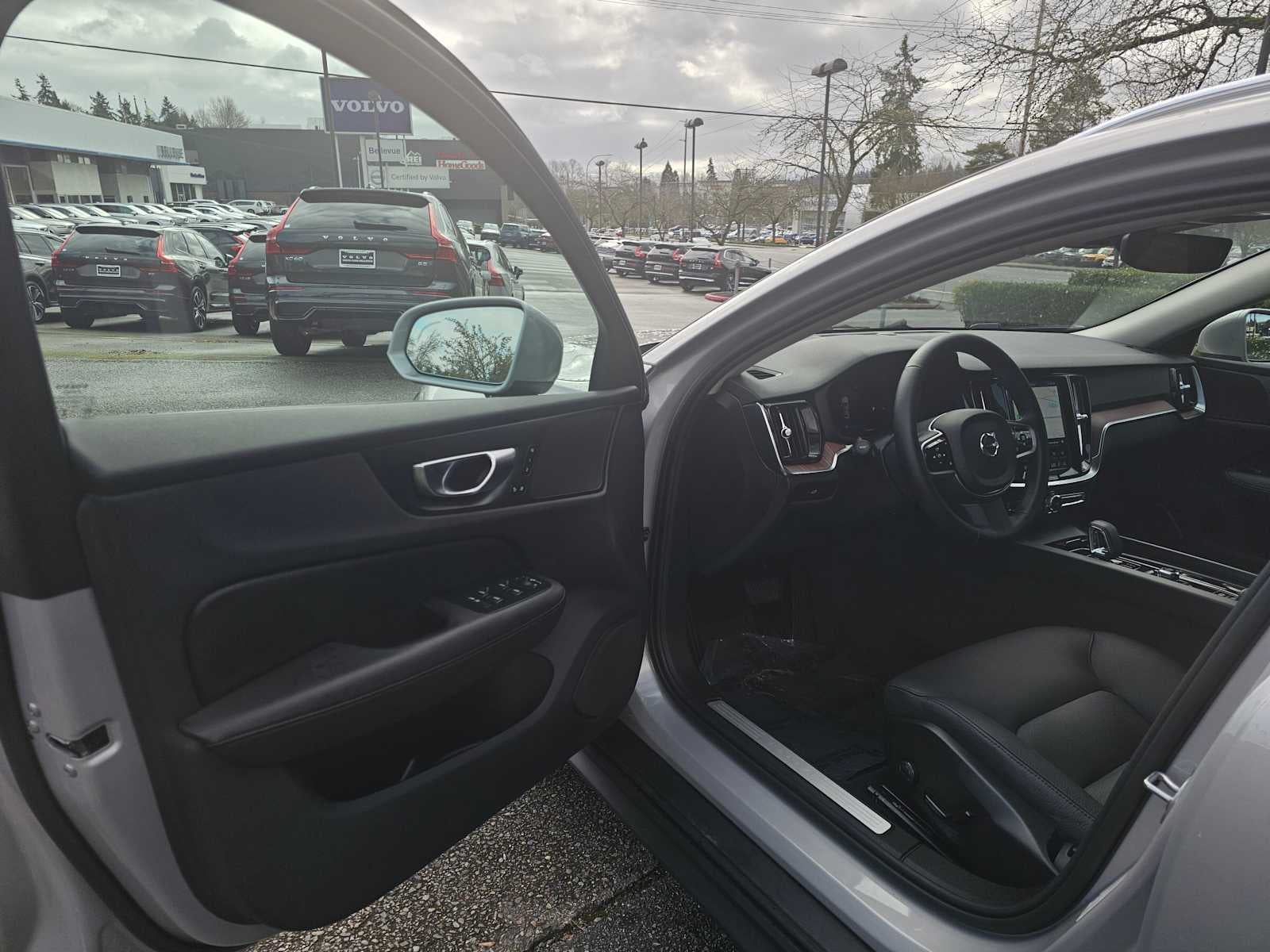 2025 Volvo V60 Cross Country Plus