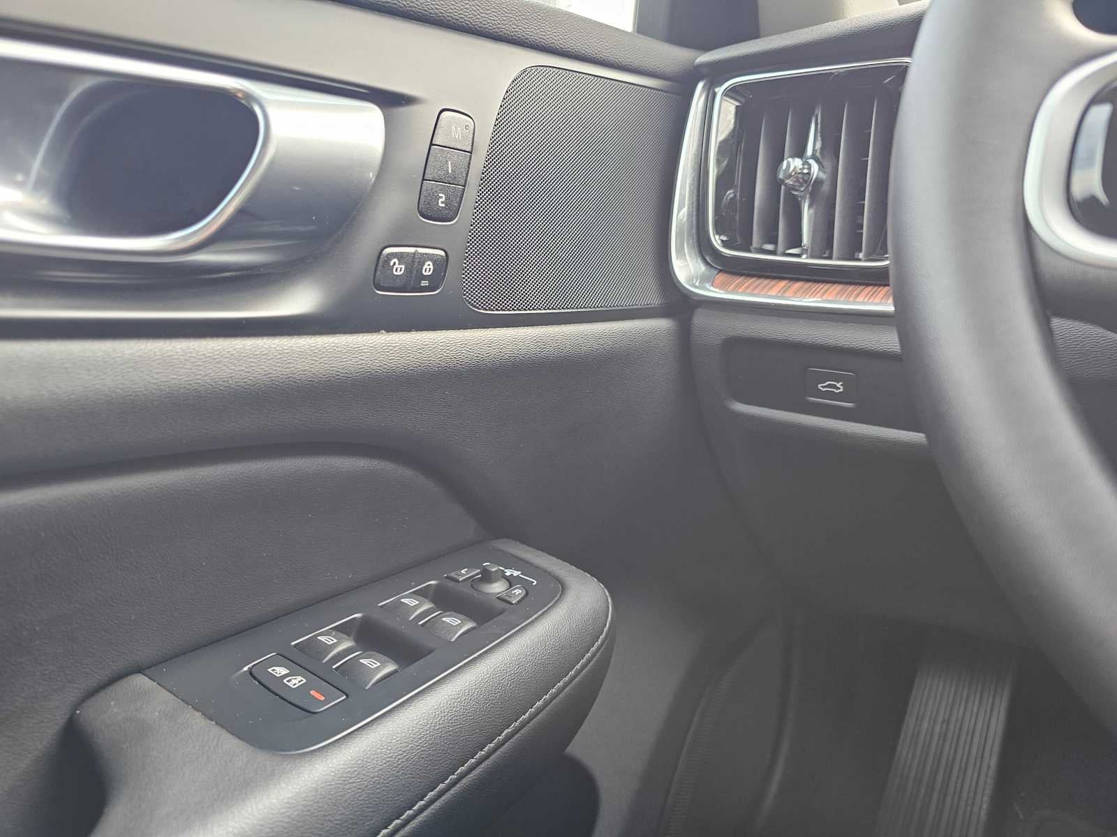 2025 Volvo V60 Cross Country Plus