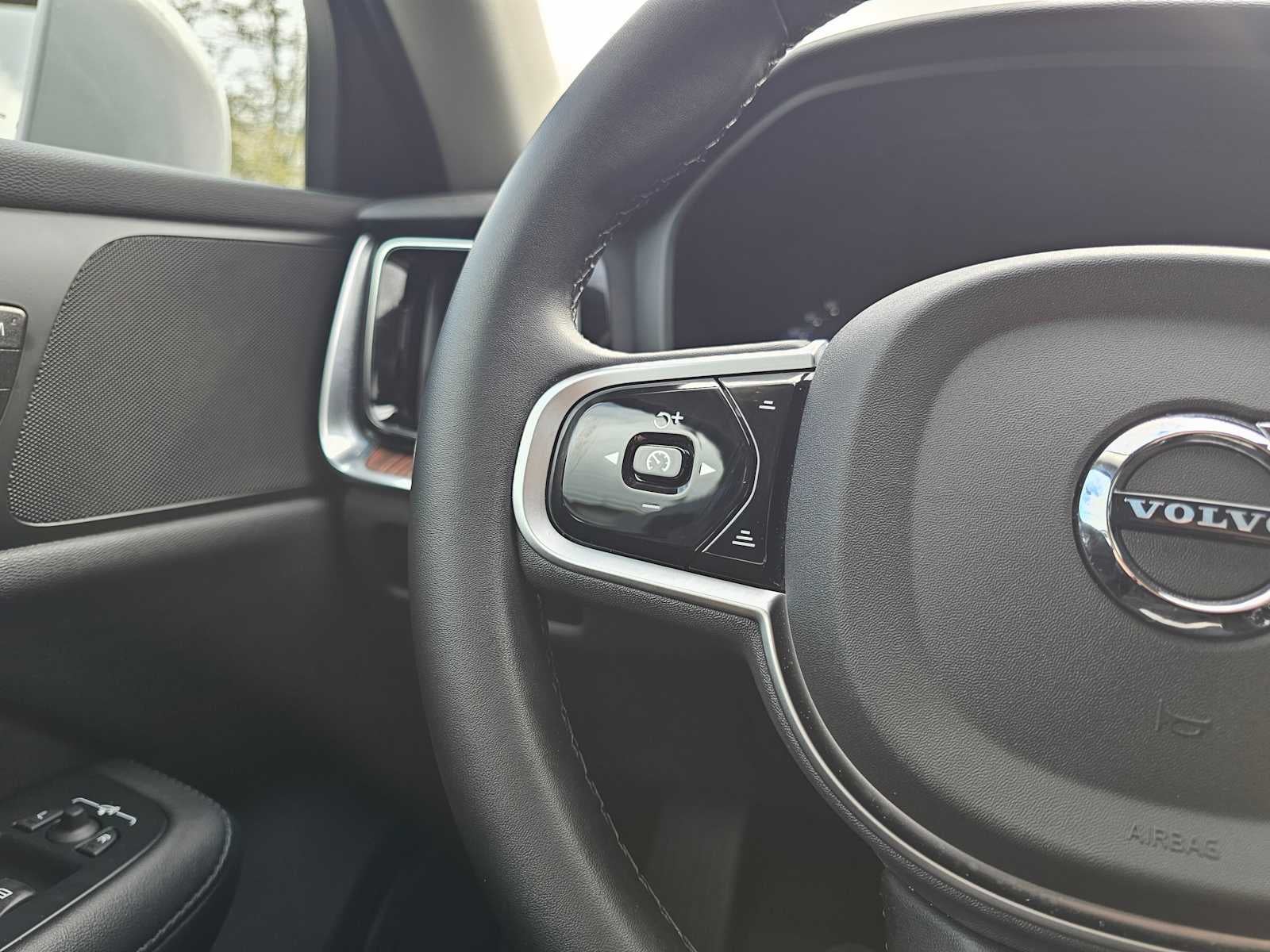 2025 Volvo V60 Cross Country Plus