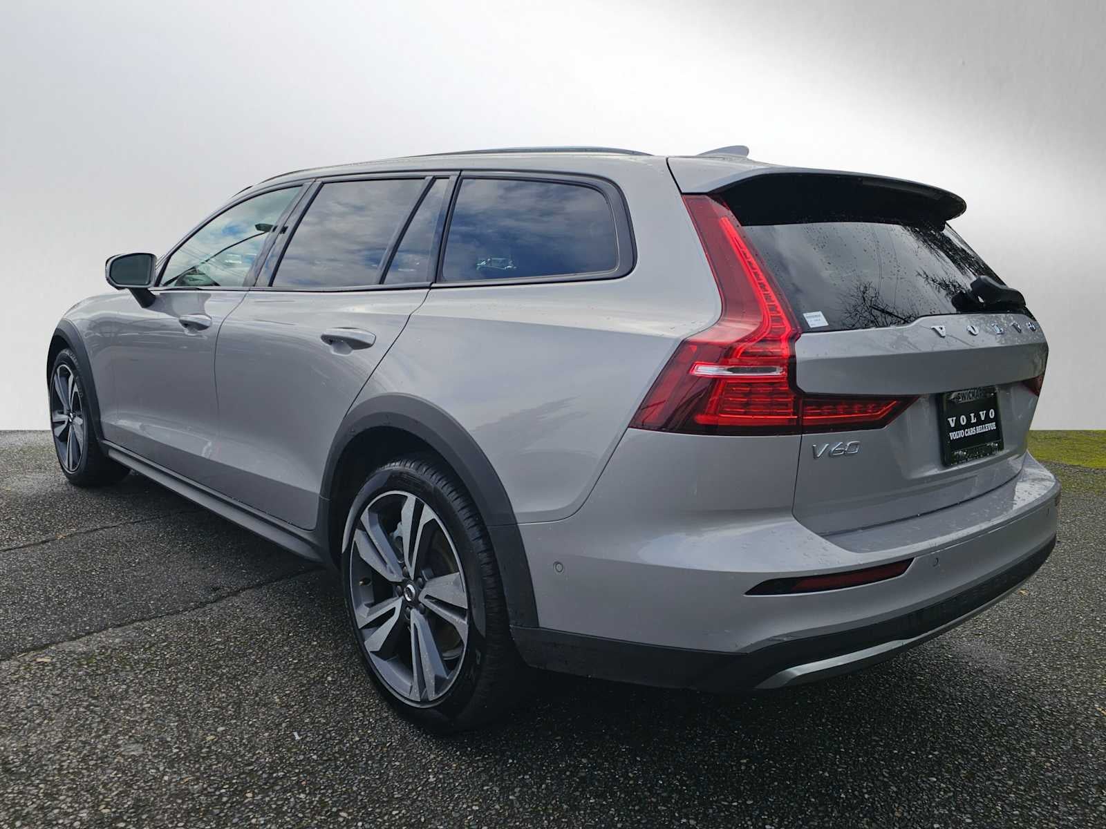 2025 Volvo V60 Cross Country Plus