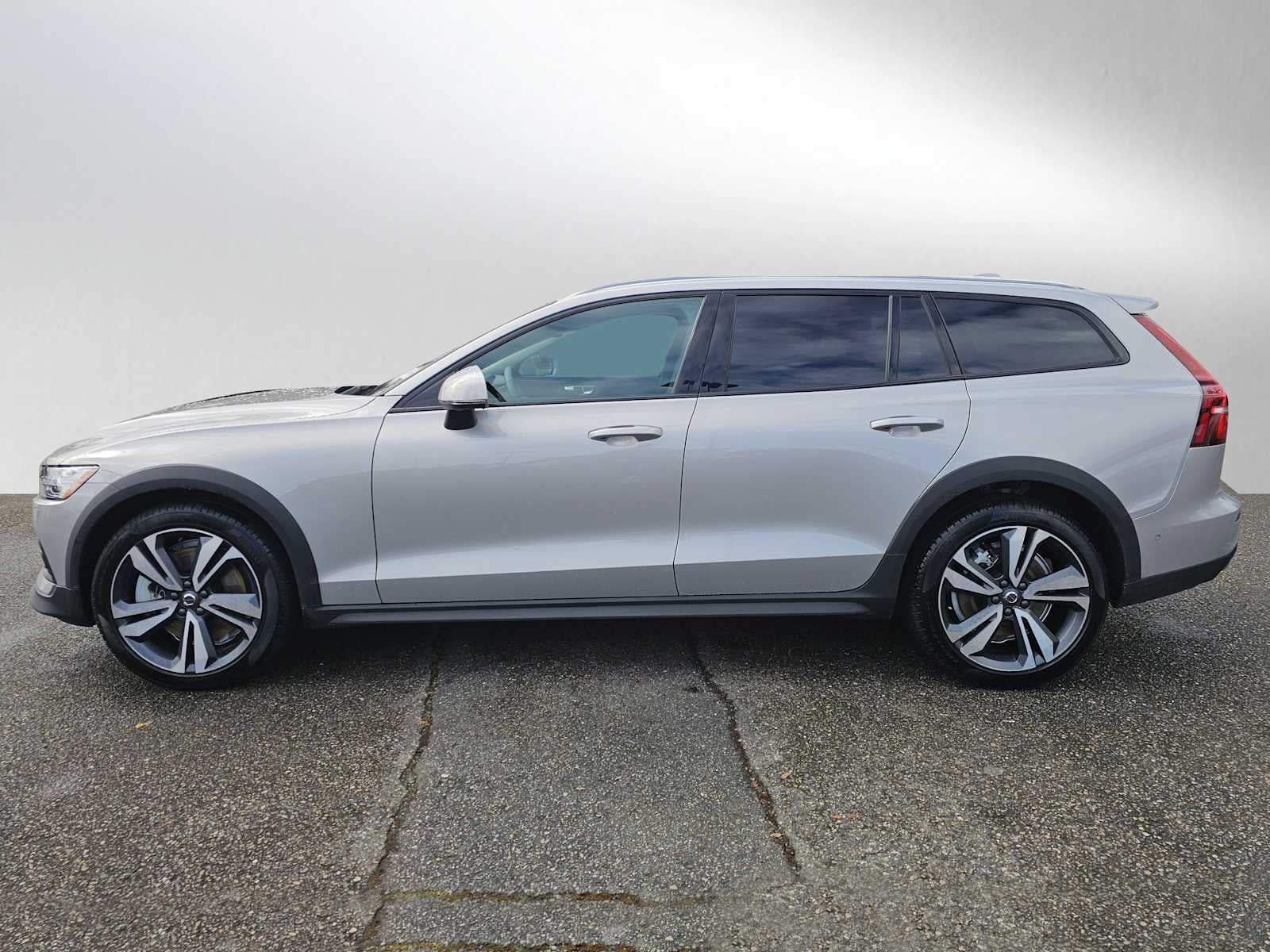 2025 Volvo V60 Cross Country Plus