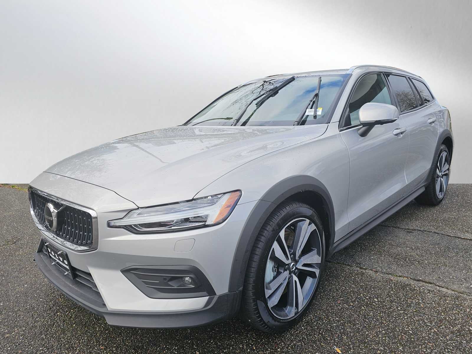2025 Volvo V60 Cross Country Plus