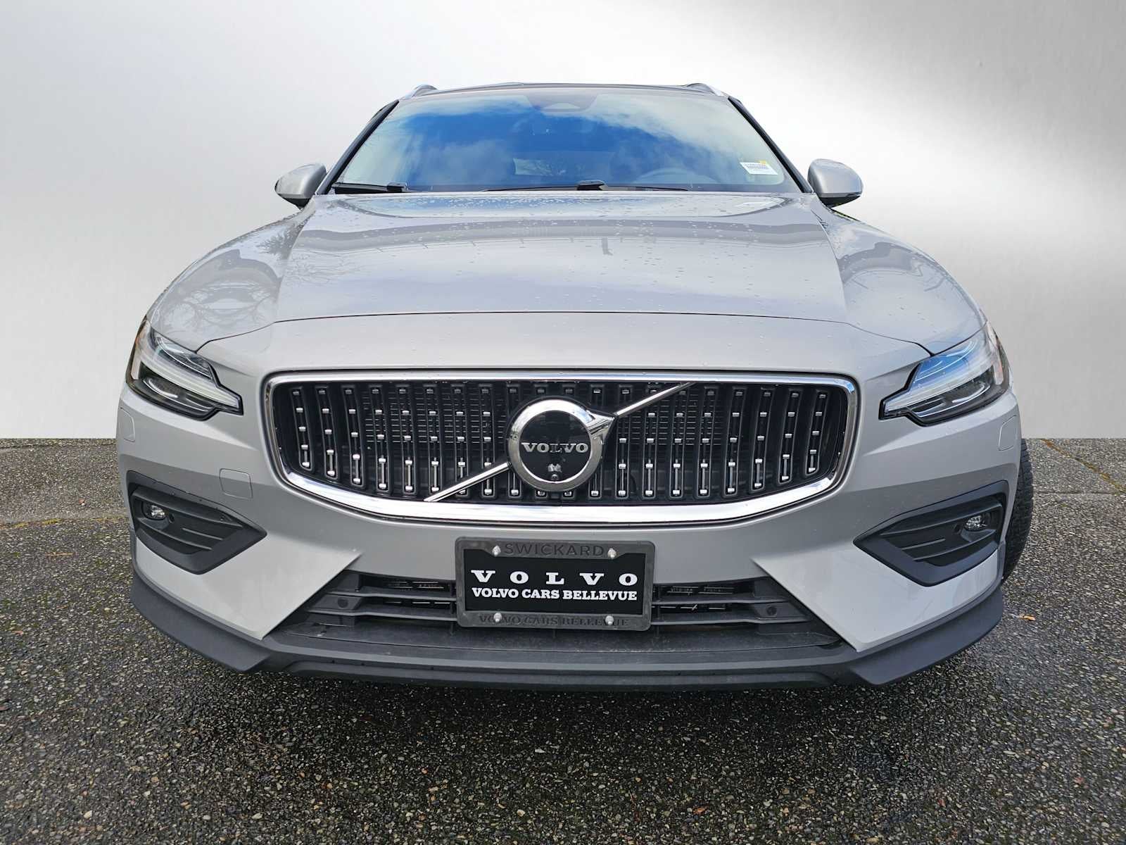 2025 Volvo V60 Cross Country Plus