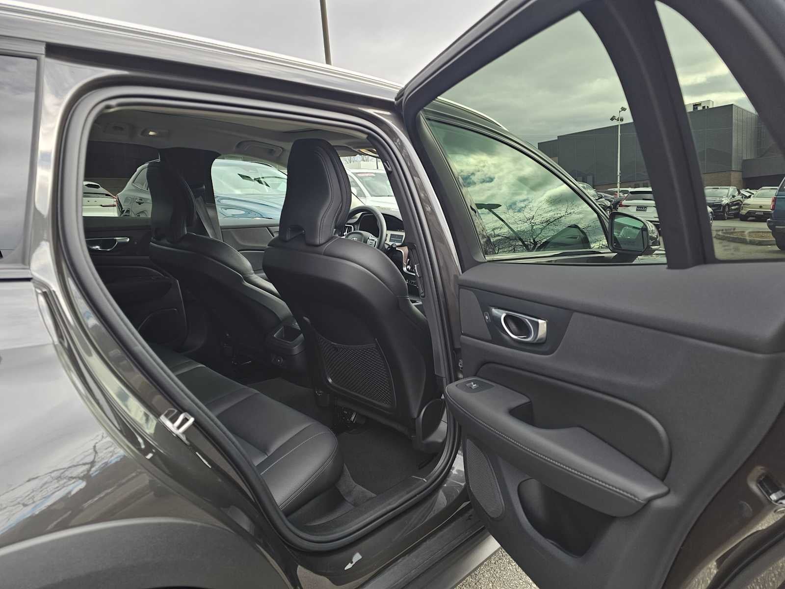 2025 Volvo V60 Cross Country Plus