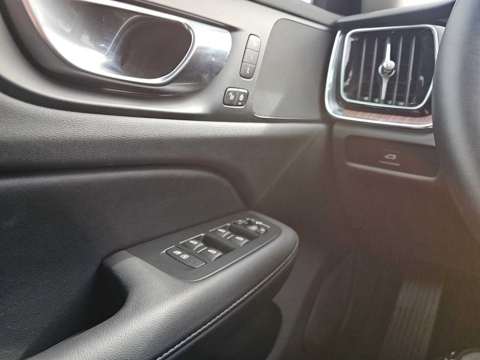 2025 Volvo V60 Cross Country Plus