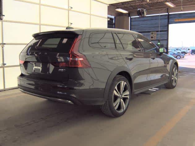 2025 Volvo V60 Cross Country Plus