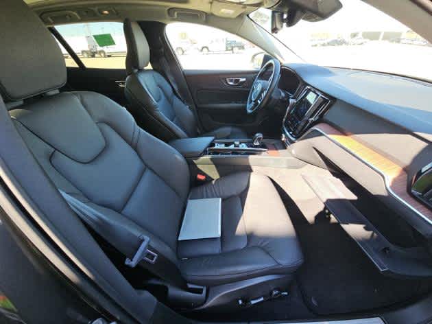 2025 Volvo V60 Cross Country Plus